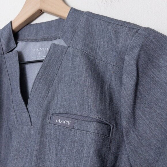 [SET] NWT Jaanuu 3-Pocket Scrub Top S Heathered Grey Slim 8 Pocket Cargo Pant XS - Picture 6 of 14